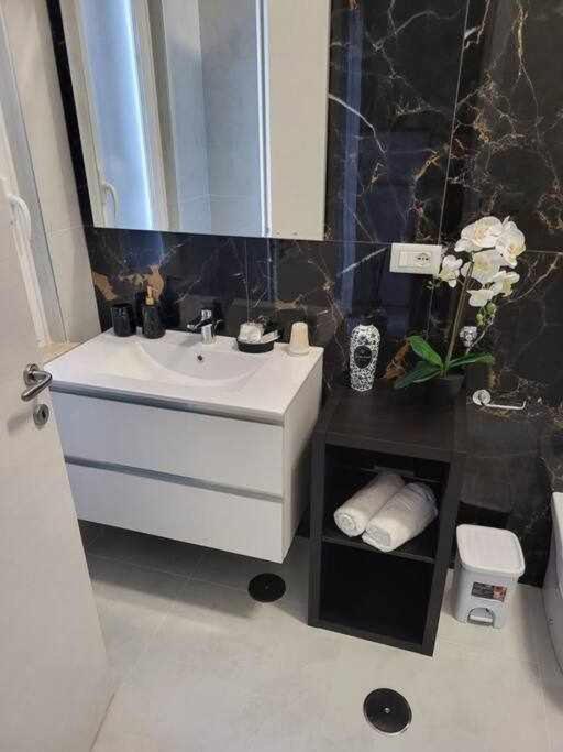 Newlife 815 Holiday Home Black Mercato San Severino Extérieur photo